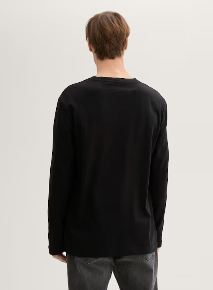 Basic Longsleeve Pocket Tee